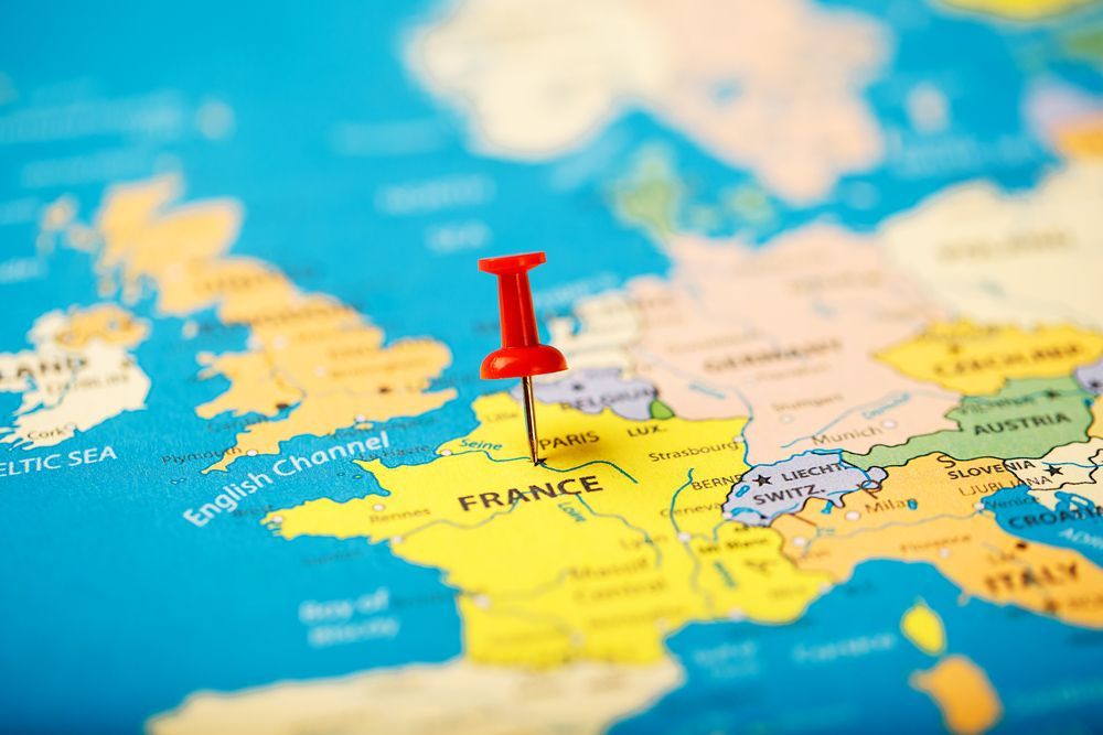 Carte de l'Europe avec un repère sur la France, montrant l'implantation d'Alternative Packaging.